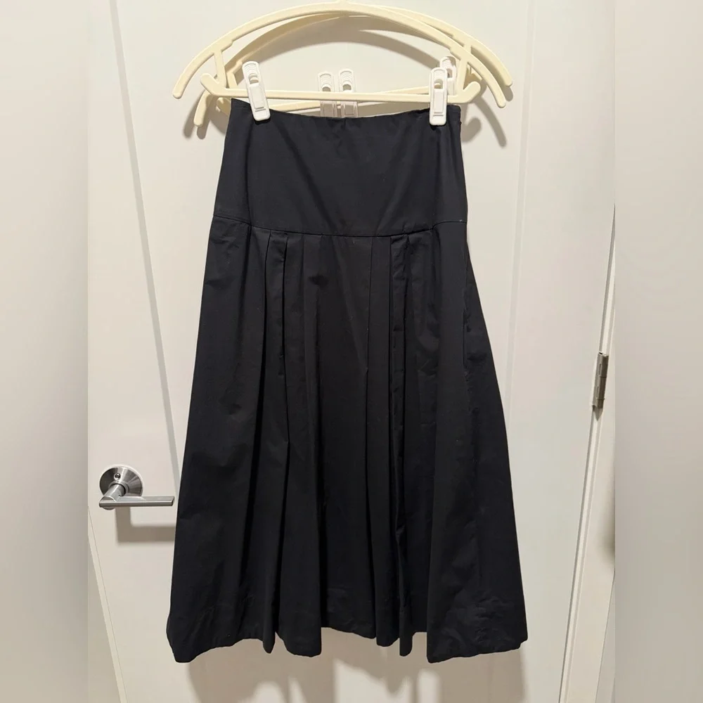 Aritzia Babaton Chandelier Poplin Midi Skirt in Black - Picture 3 of 7